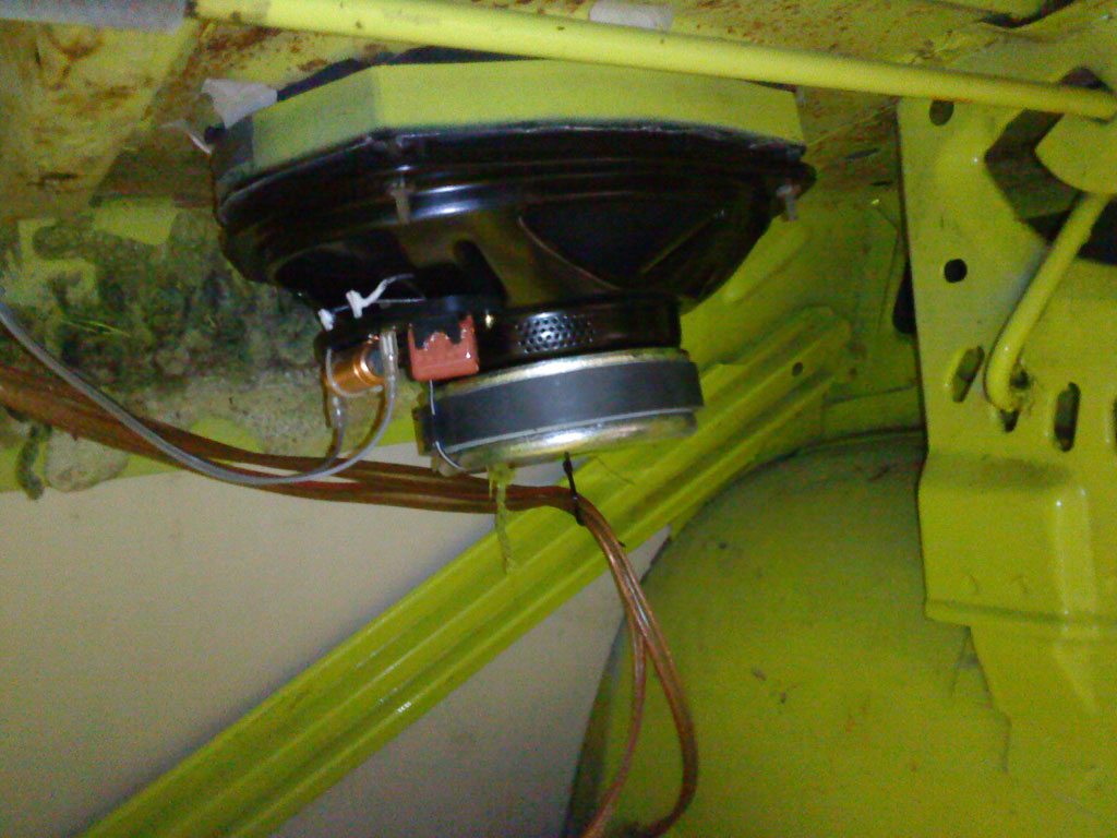 Rear-speaker-01.jpg