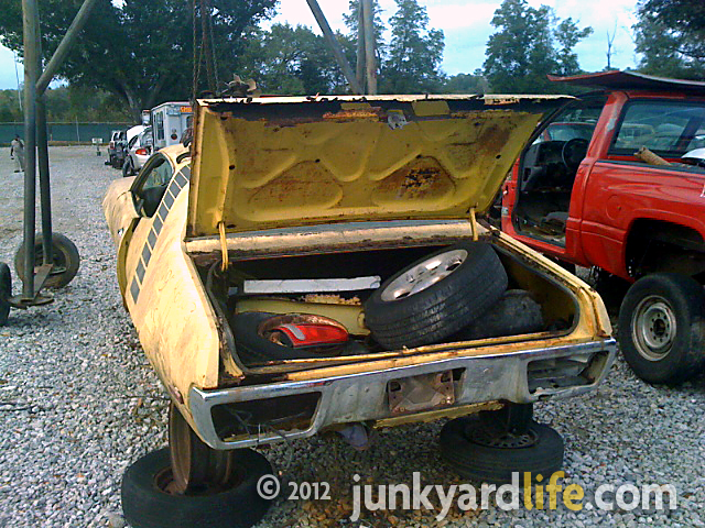 1972_Road_Runner_junkyard.jpg
