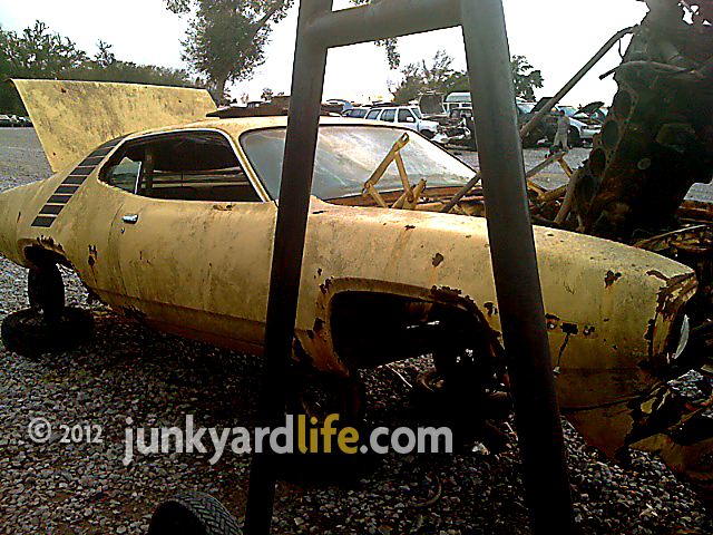 1972_Road_Runner_junkyard_parts.jpg