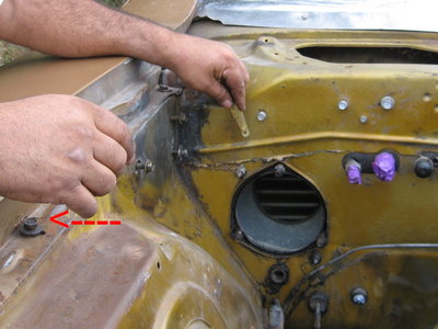 cropped fender bolt with arrow1039.jpg